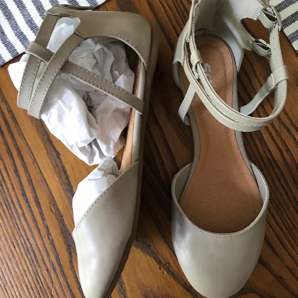 Women's SODA strappy flats